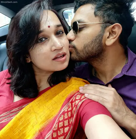 Telugu Milf Busty Cheater Bhabhi Having Fun In Oyo Pics