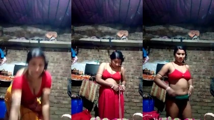 Desi Beautiful Village Bhabhi Squeezing Big Boobs Strip Her Saree & Cloths