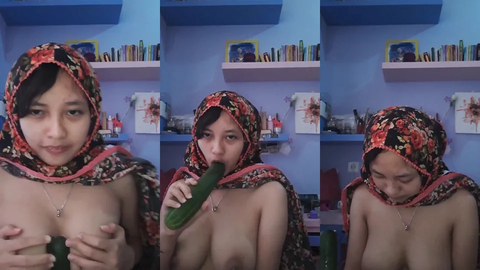 Nepali Hijabi Lady Showing Her Bf And Masturbating