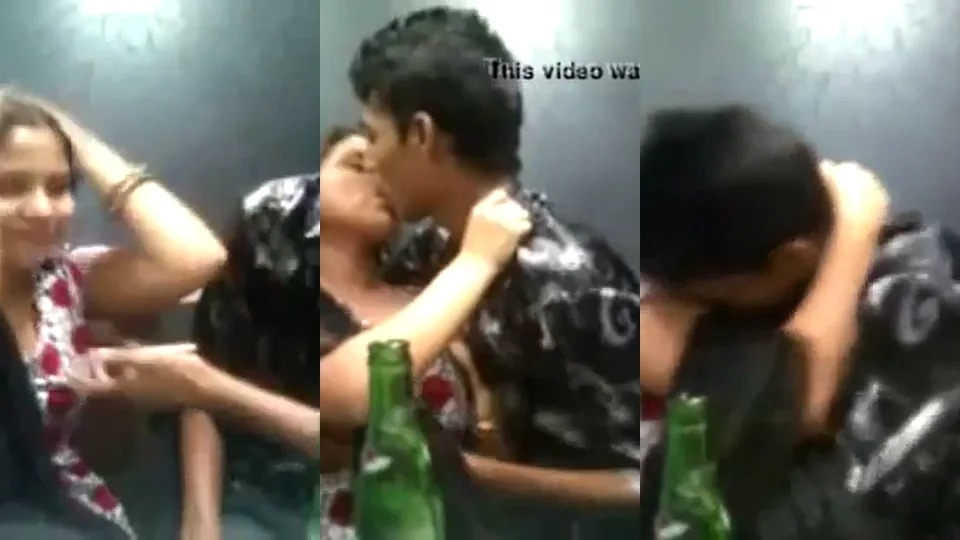 Desi Two Best Friend Kissing In Resturan And Other Friend Record
