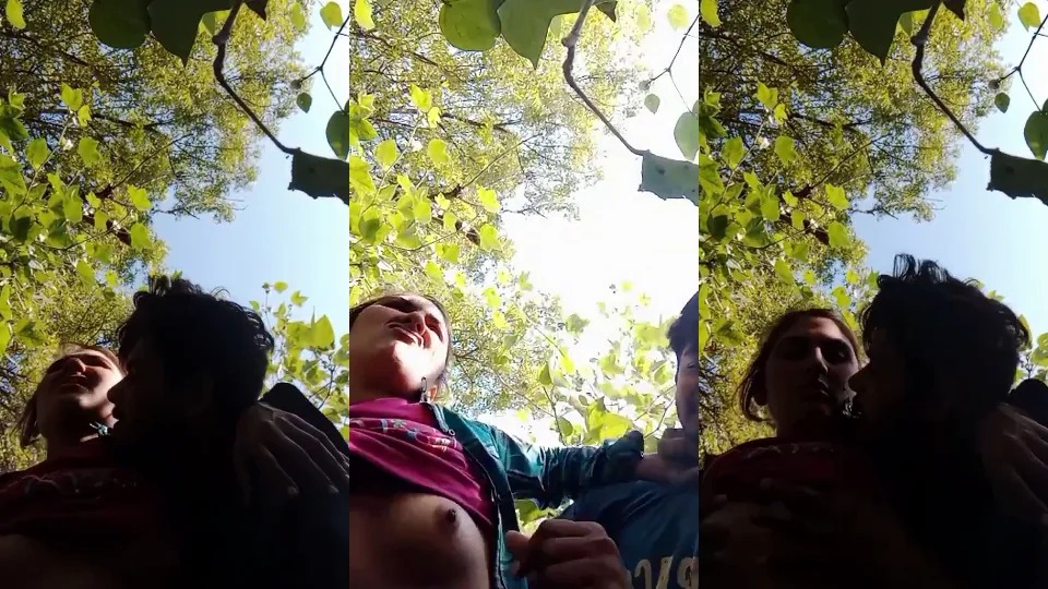 Lover Outdoor Boobs Press & Kissing